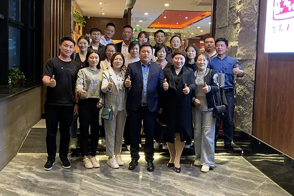 喜气洋洋！嵩安环保管家举行聚餐及生日会活动