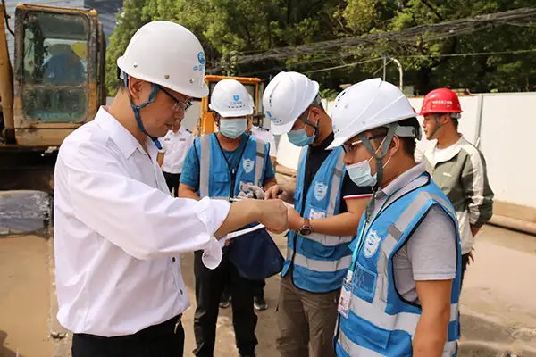 使用扬尘抑制剂治理工地扬尘，避免被拉进市场黑名单