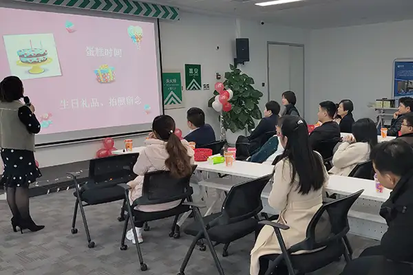 11月生日会及感恩节活动在嵩安环保管家同时举行