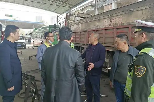 大足区某汽修厂有机废气排放不达标，被责令停业